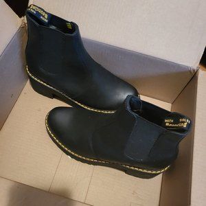 Womens Dr Martens Rometty Wyoming Chelsea Boot in Black